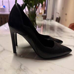 Cole Haan Women's Black Textured Heels EUC
